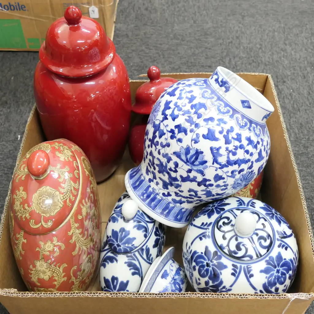 LOT ASST BLUE AND RED VASES Image 1++