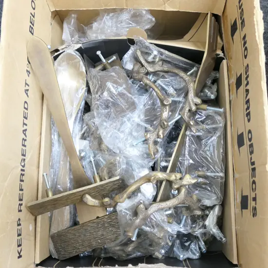 LGE QTY DRAWER & DOOR HANDLES. NEW