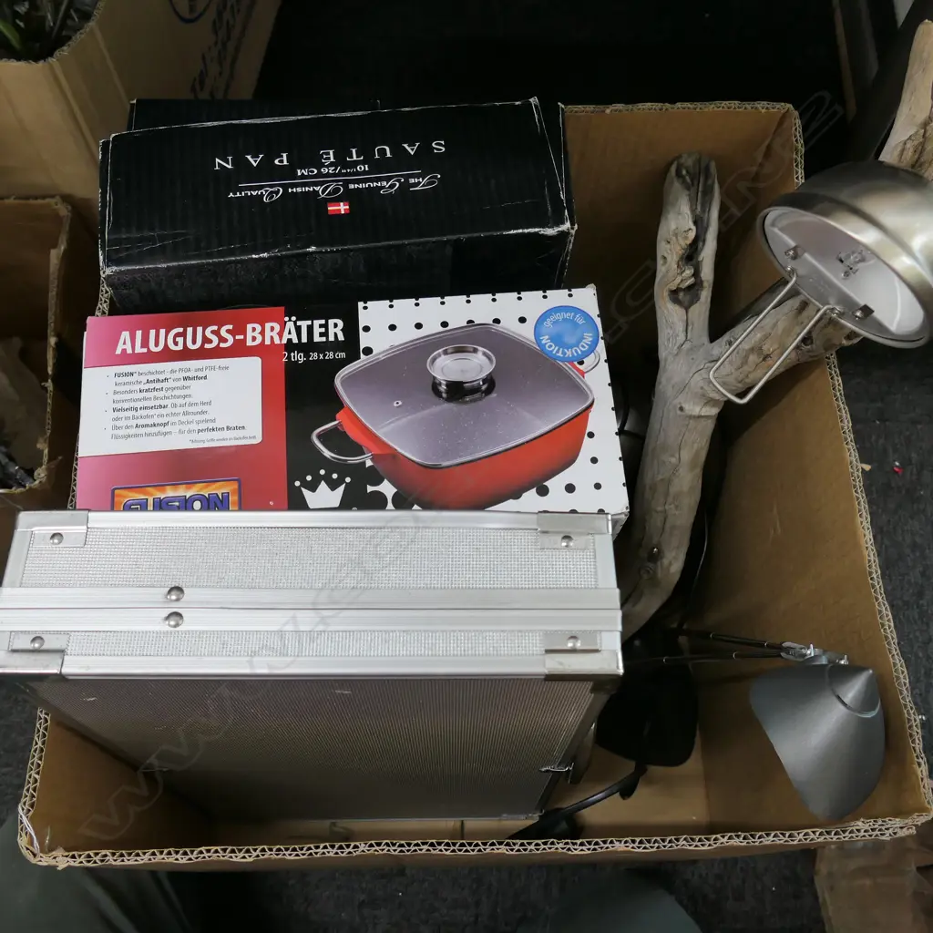 LOT COOKWARE/ LIGHTS ETC Image 1++