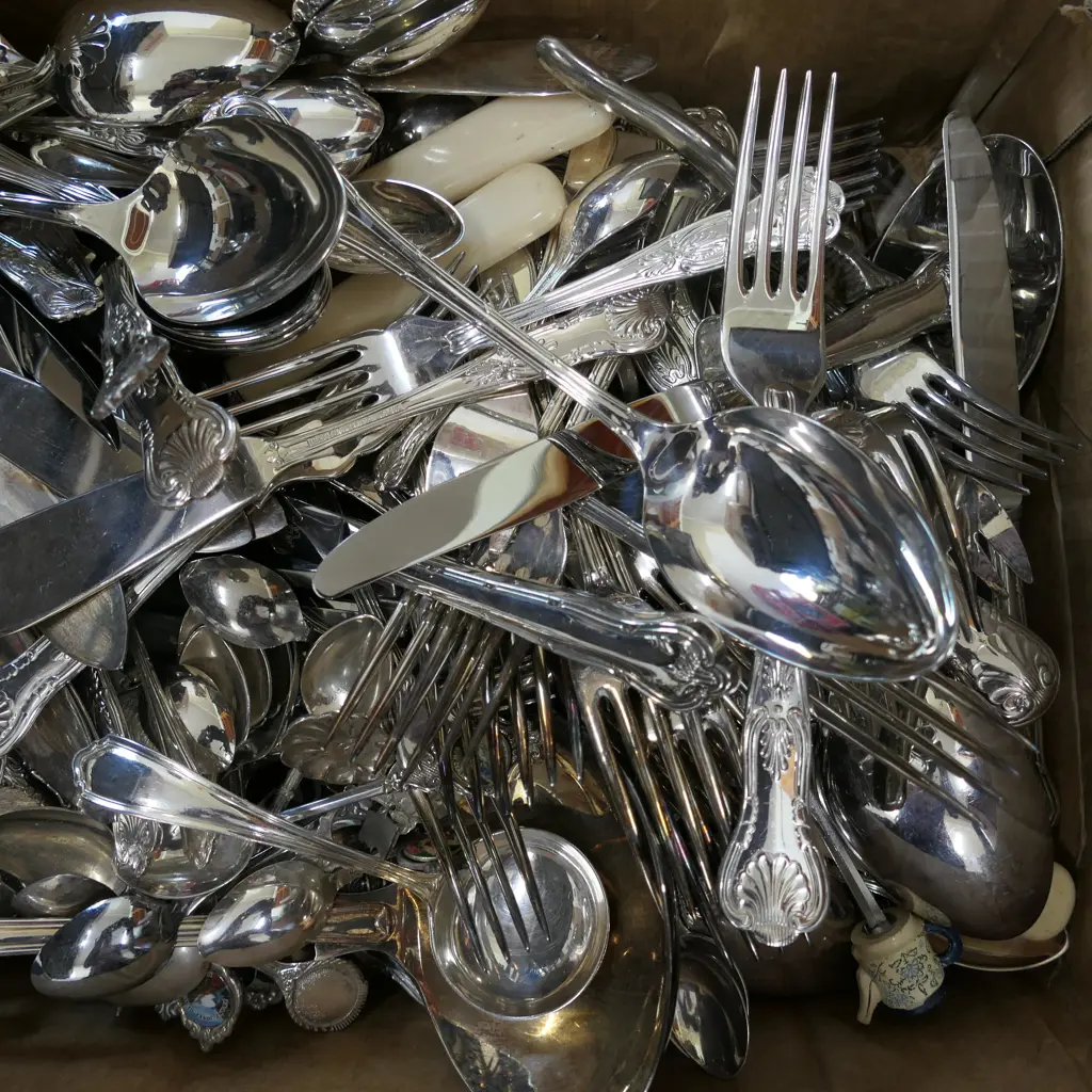 LARGE LOT ASST EPNS CUTLERY ETC Image 1++
