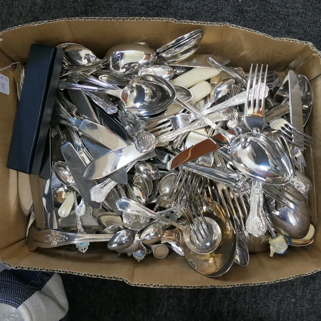 LARGE LOT ASST EPNS CUTLERY ETC Image 1++