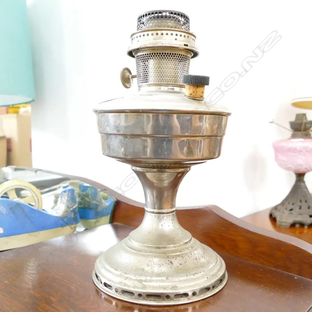 KEROSENE LAMP 'ALADDIN' AUSTRALIA 590MM H Image 1++