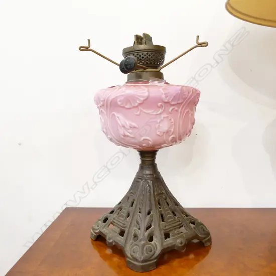 VICT. KEROSENE LAMP H. 330MM