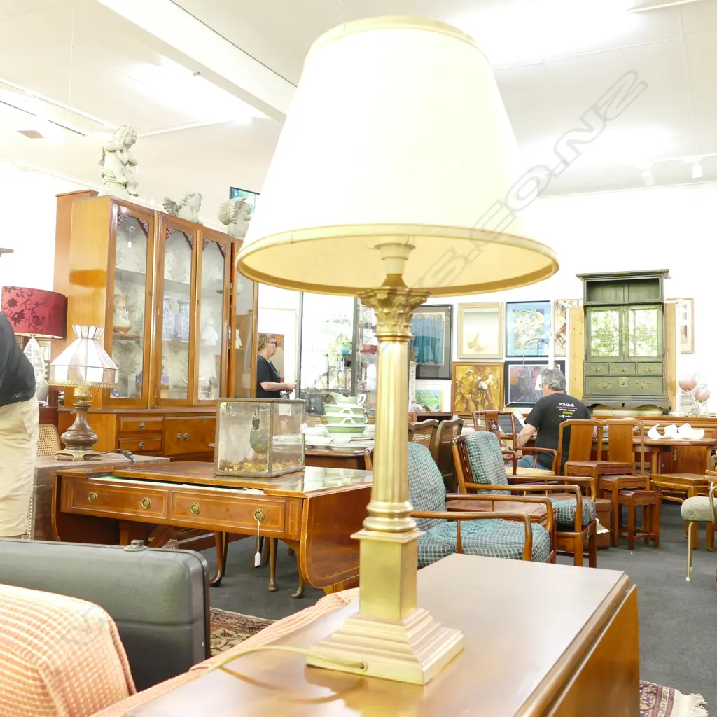 BRASS CORINTHIAN COLUMN TABLE LAMP Image 1++