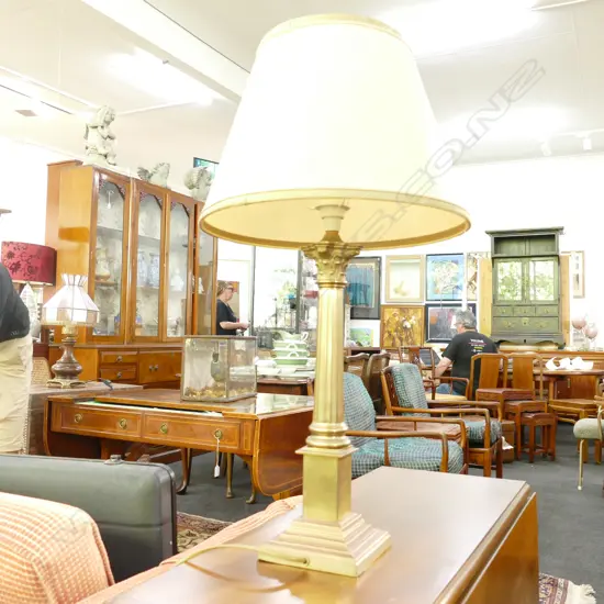 BRASS CORINTHIAN COLUMN TABLE LAMP