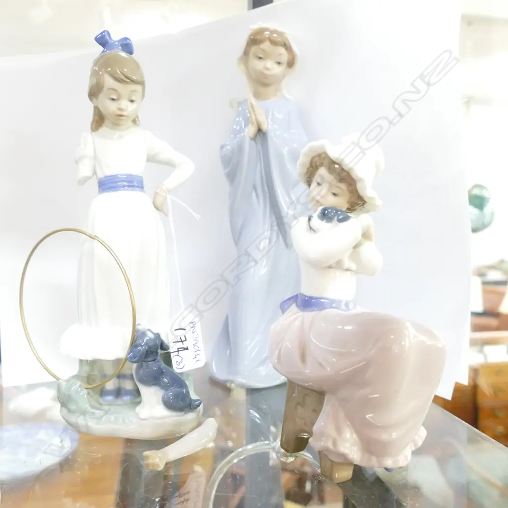 3 NAO FIGURES ONE AF Image 1++