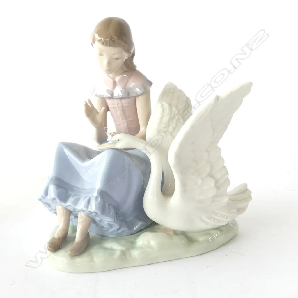 NAO BY LLADRO 'MY SWAN' 190MM H Image 1++