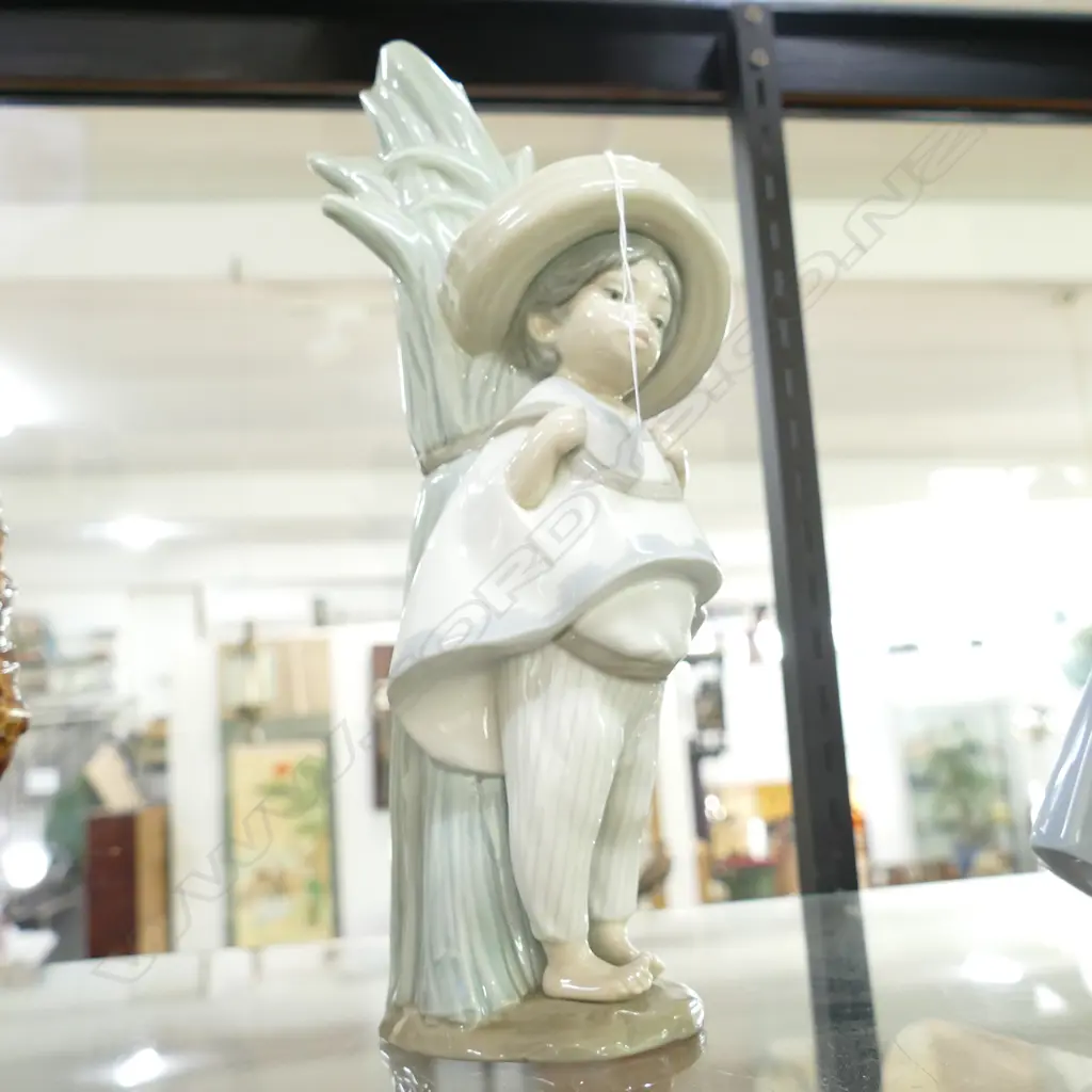 LLADRO FIQURE MEXICAN BOY Image 1++