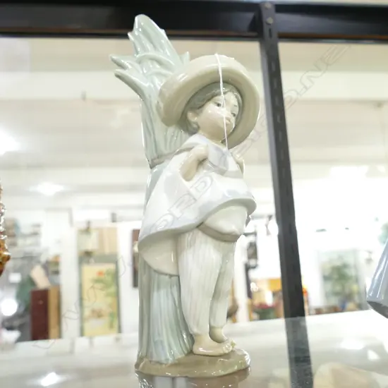 LLADRO FIQURE MEXICAN BOY