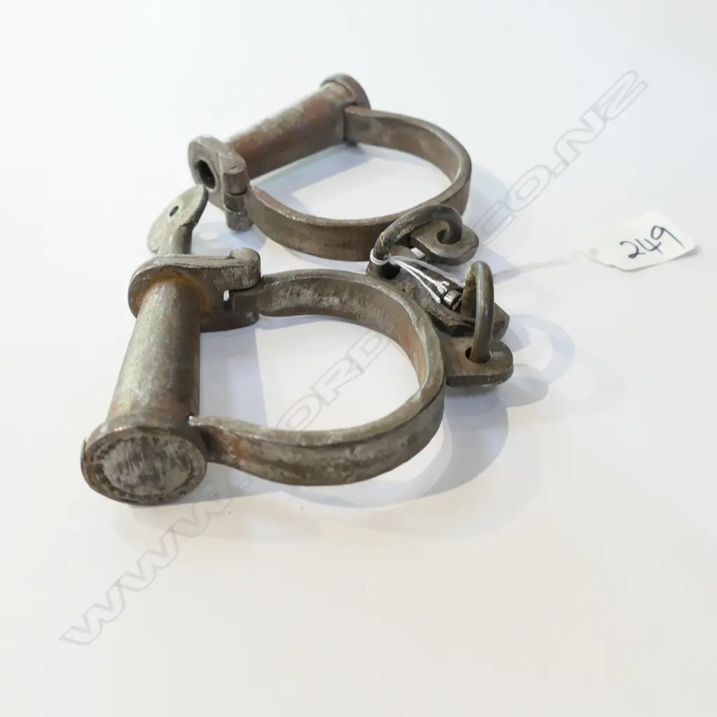 SET IRON HANDCUFFS Image 1++