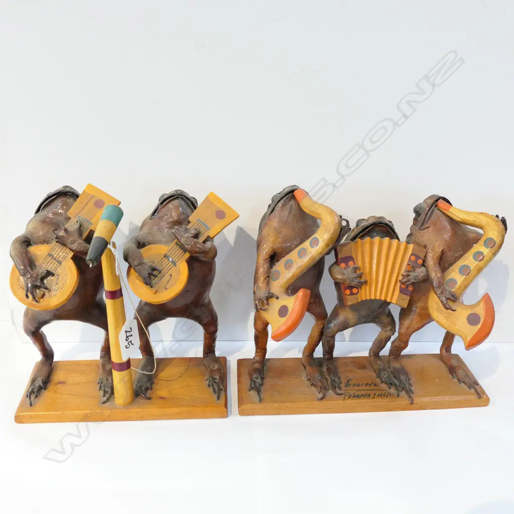 FIVE TAXIDERMY TOADS AS JAZZ BAND MEMBERS Image 1++