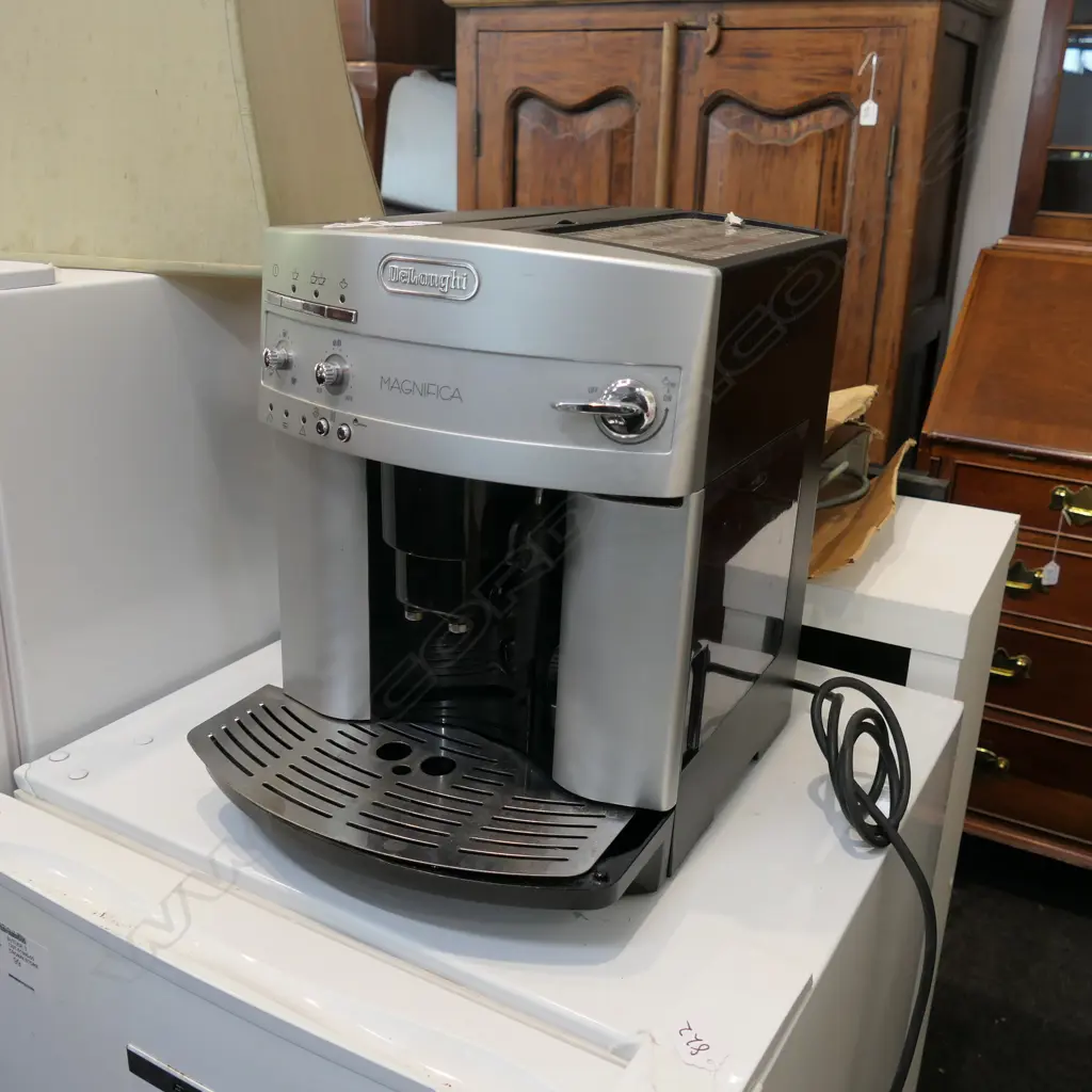 DELONGI MAGNIFICA COFFEE MACHINE Image 1++
