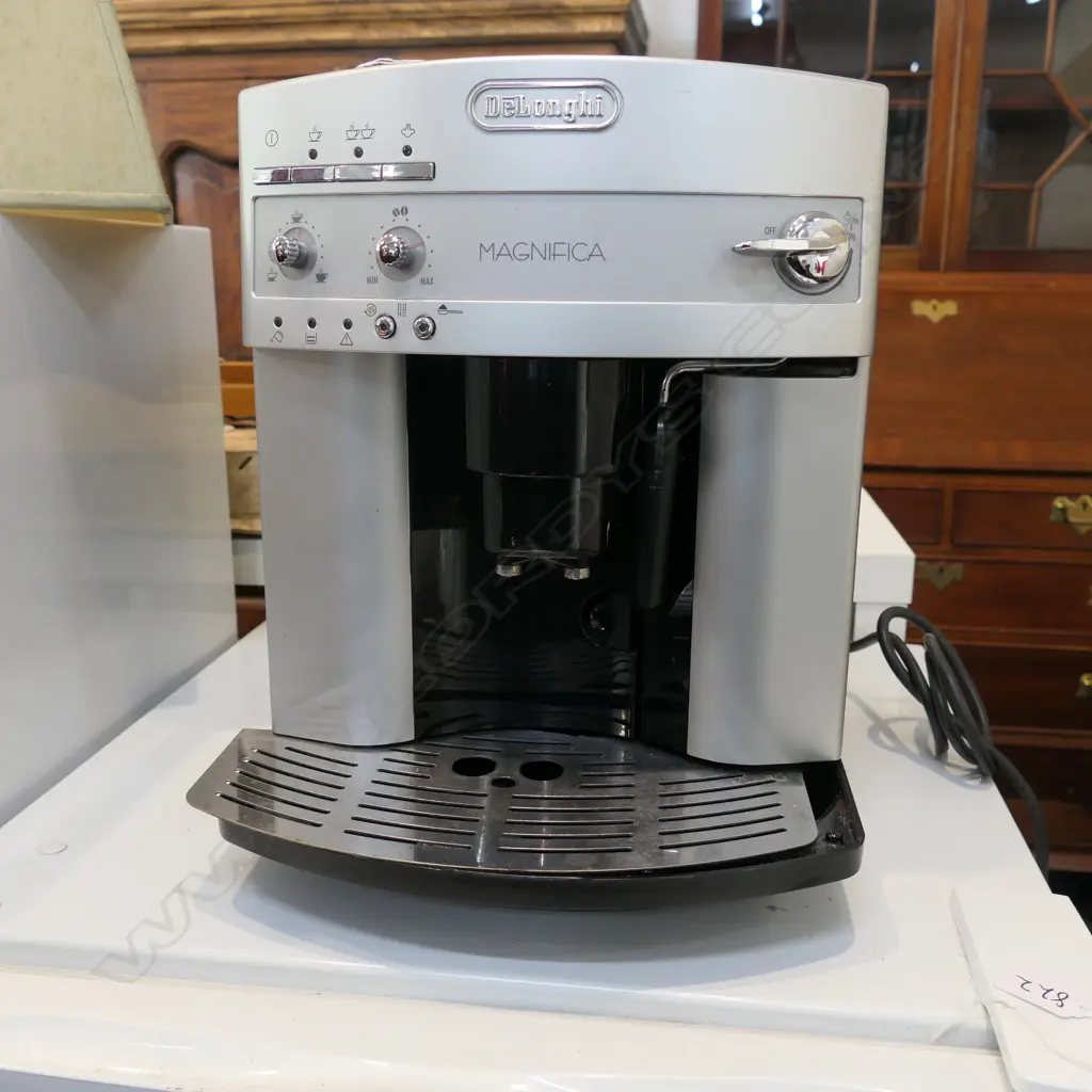 DELONGI MAGNIFICA COFFEE MACHINE Image 1++