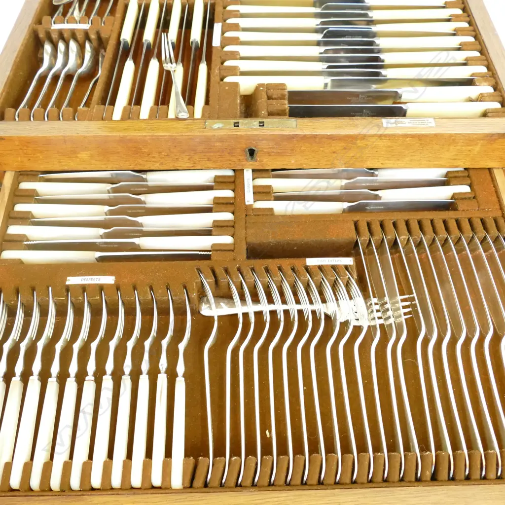 CANTEEN OF CUTLERY Image 1++