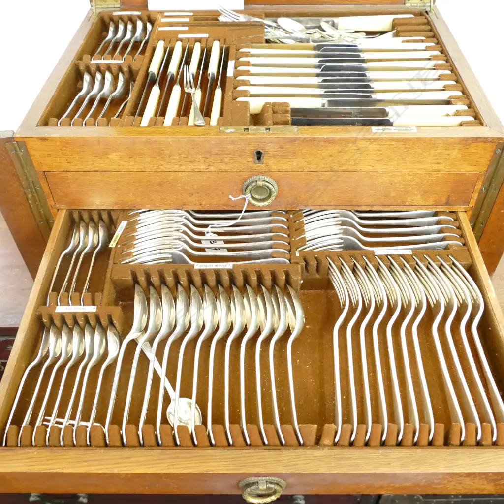 CANTEEN OF CUTLERY Image 1++