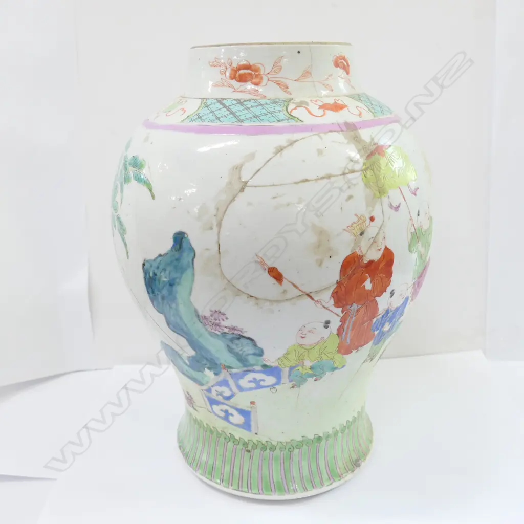 EARLY CHINESE JAR NO COVER Image 1++