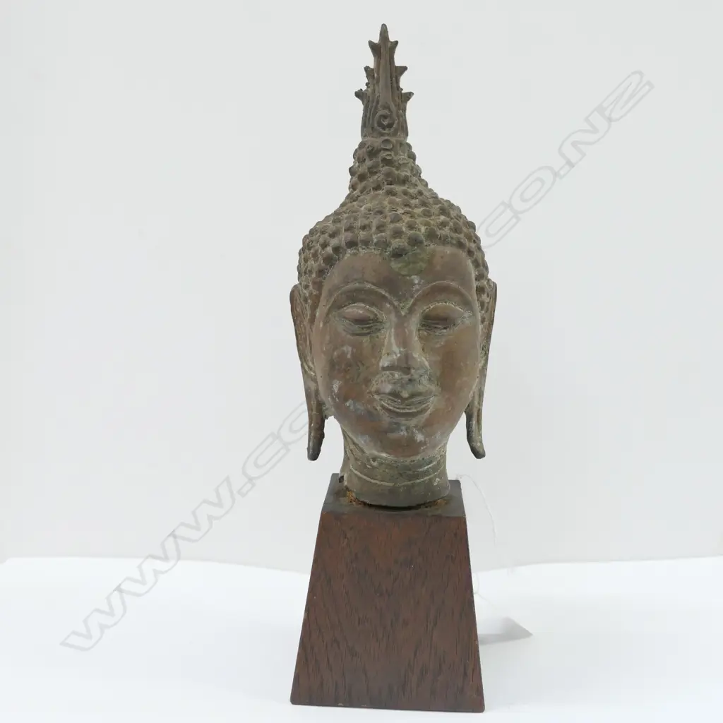 BRONZE THAI BUDDHA HEAD ON STAND Image 1++
