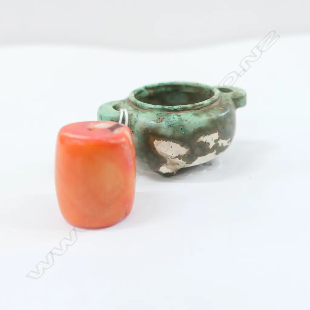 SMALL CARVED STONE FURNACE POT & ORANGE CORAL BEAD Image 1++