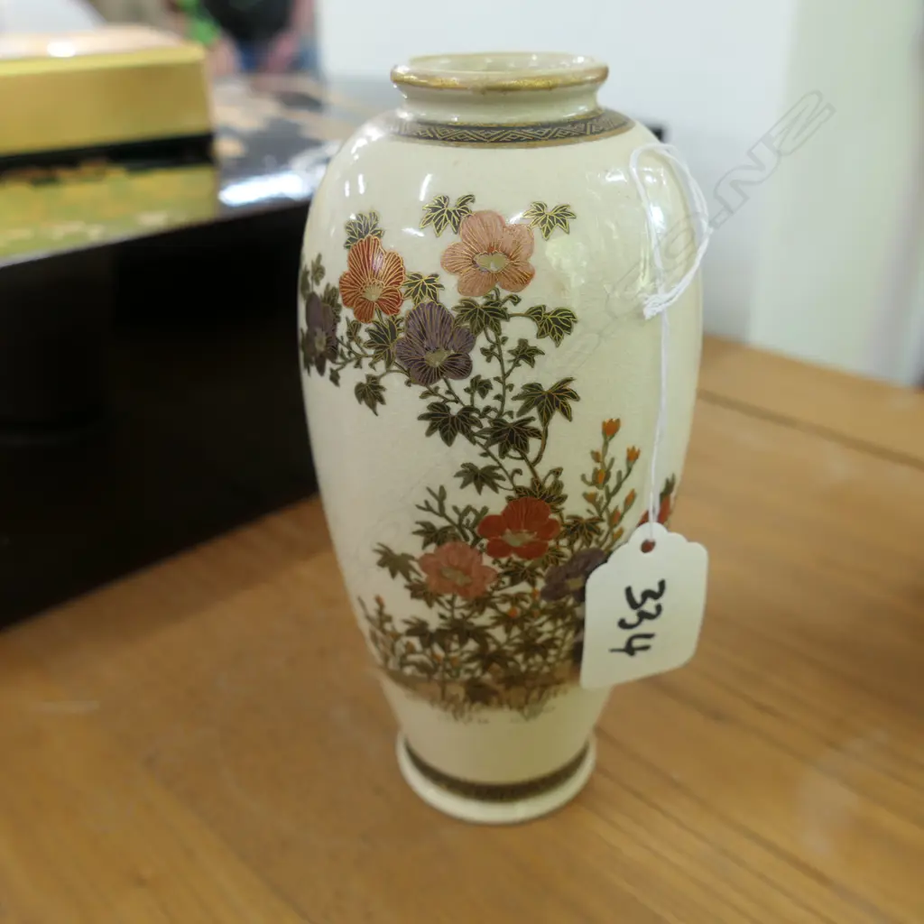 JAPANESE SATSUMA VASE FLORALS. MARKS TO BASE Image 1++
