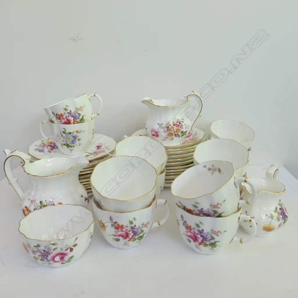 Bone china 40 piece tea set. 12 x teacups Image 1++