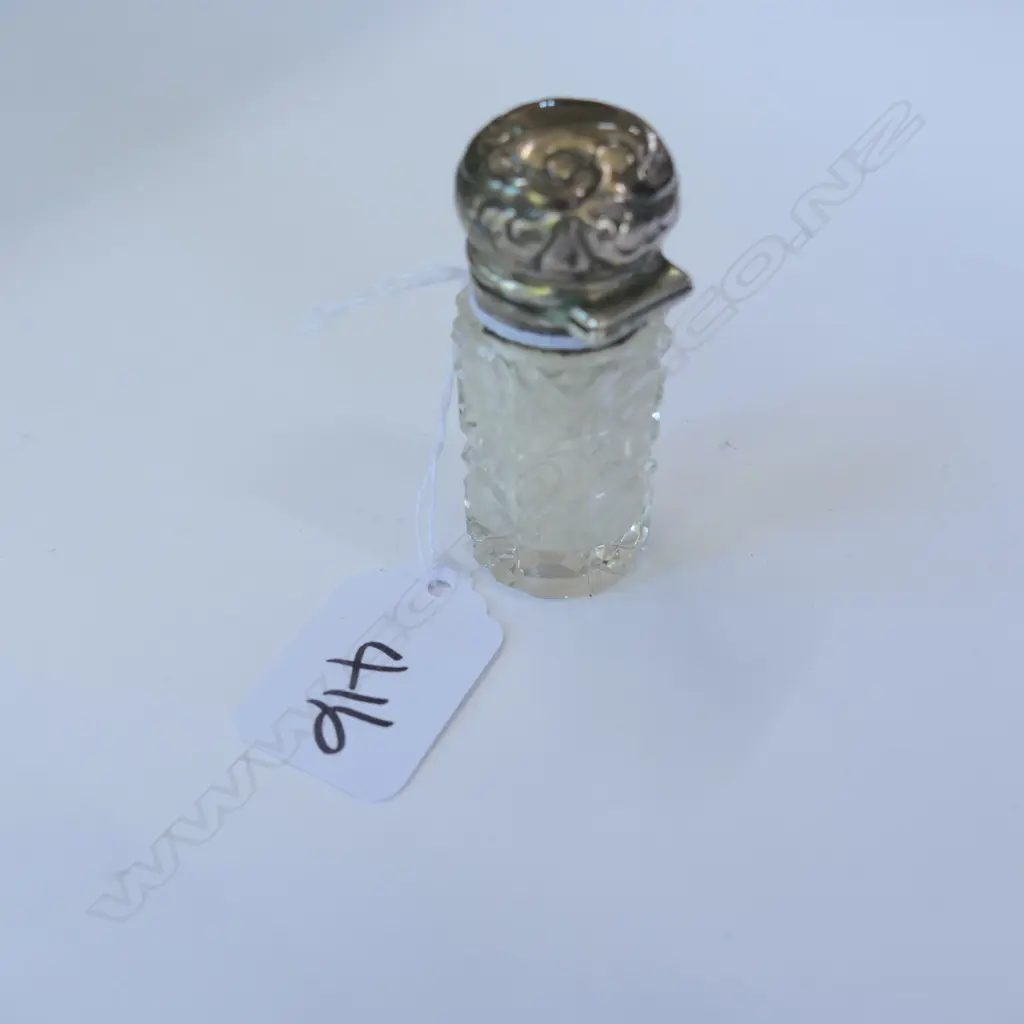 1901 SILVER TOPPED SMELLING SALTS JAR BIRMINGHAM Image 1++