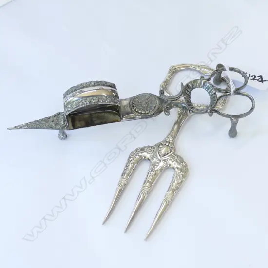 (17663) PR WMIV S/PLATE CANDLESNUFFERS + BREAD FORK
