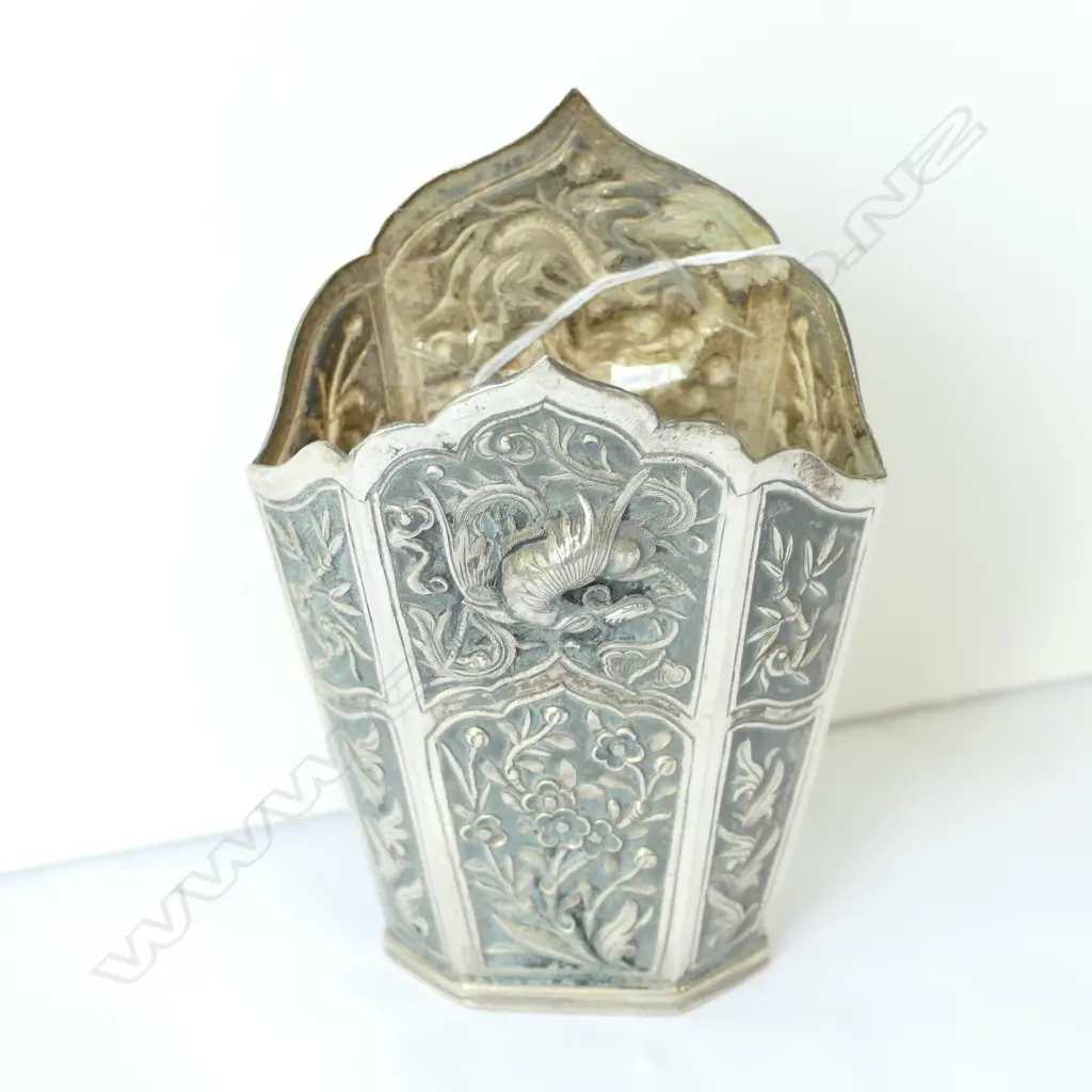 CHINESE SILVER BETEL NUT CONTAINER Image 1++