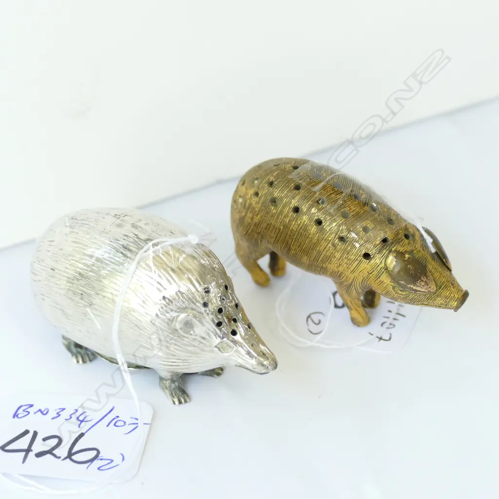 STG SILVER HEDGE HOG PEPPER POT + BRASS PIG Image 1++