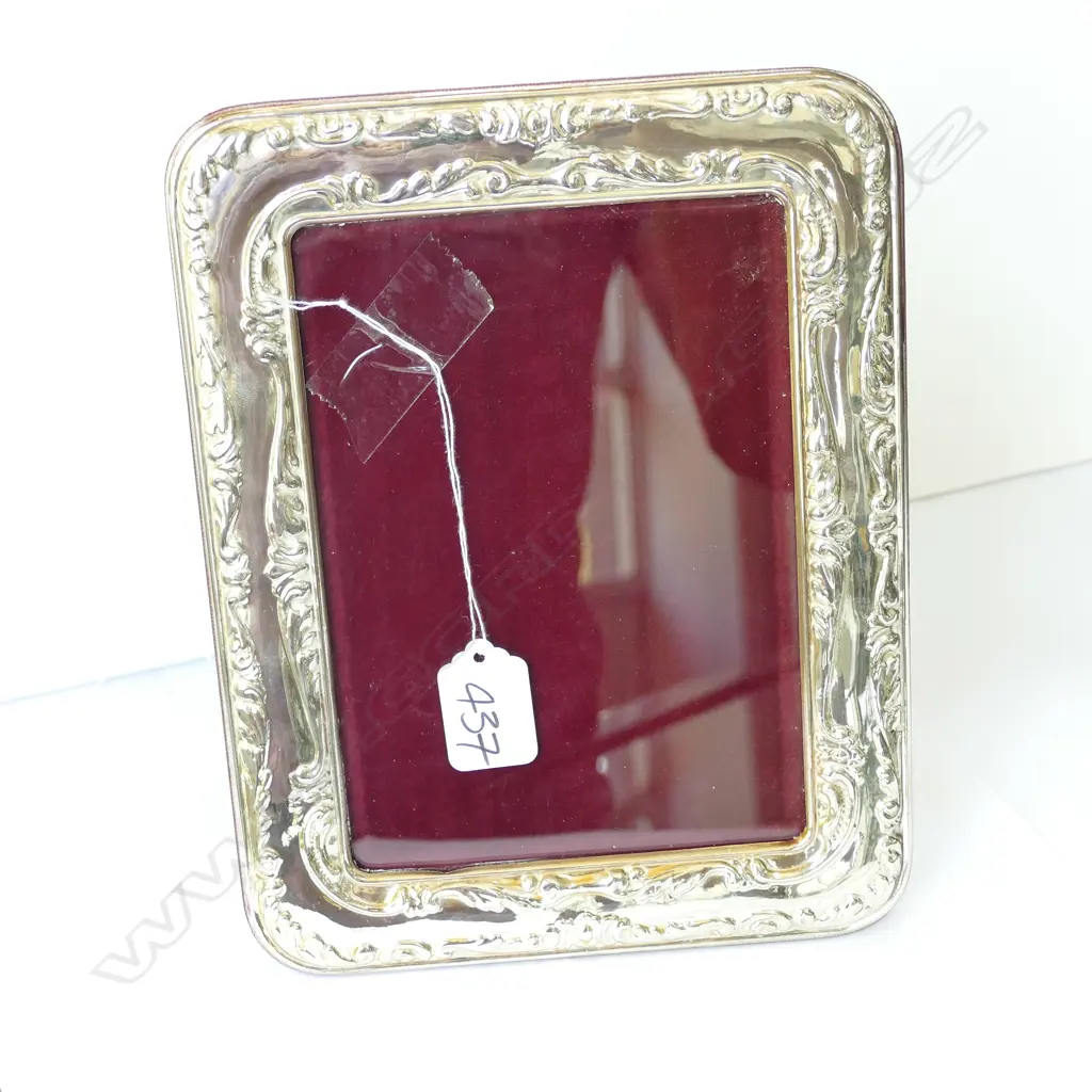 STG SILVER FRAME 235MM H X 185MM W Image 1++