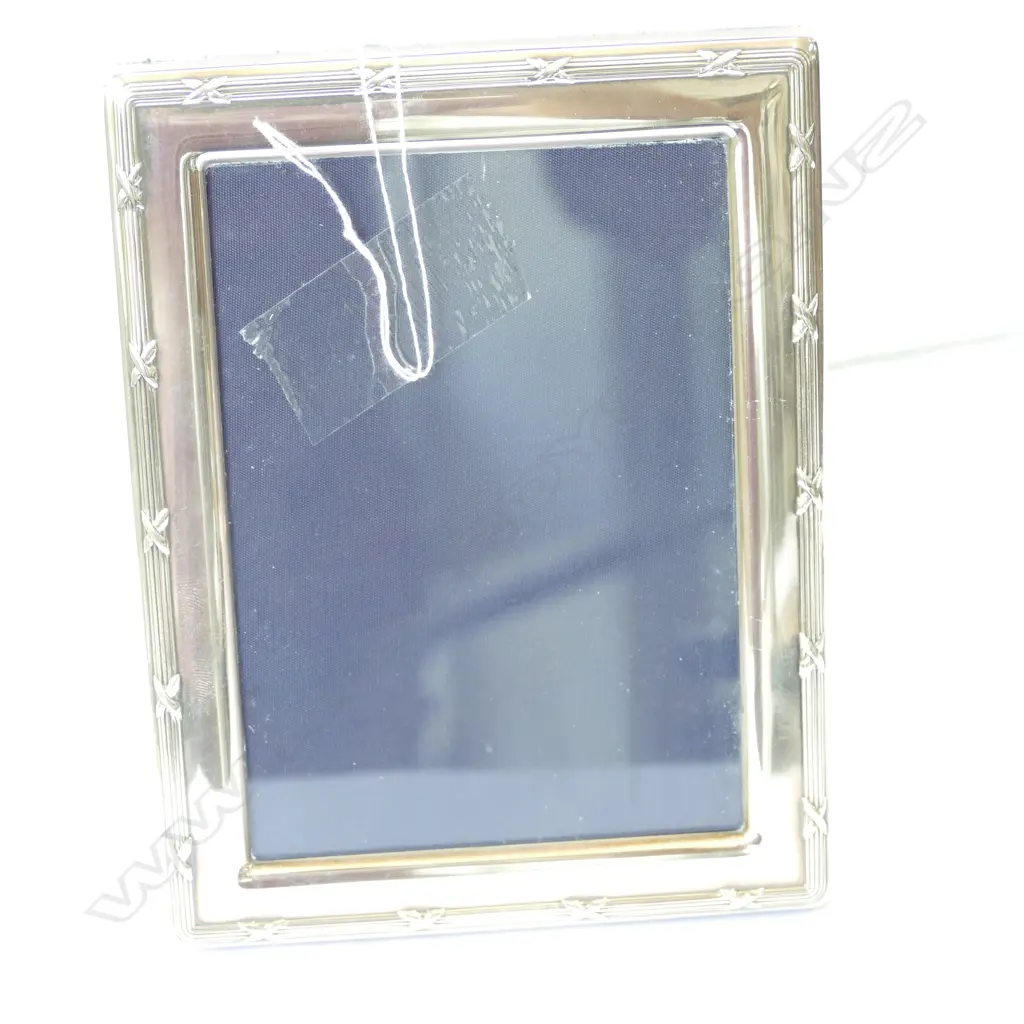 STG SILVER FRAME 160MM H X 120MM W Image 1++