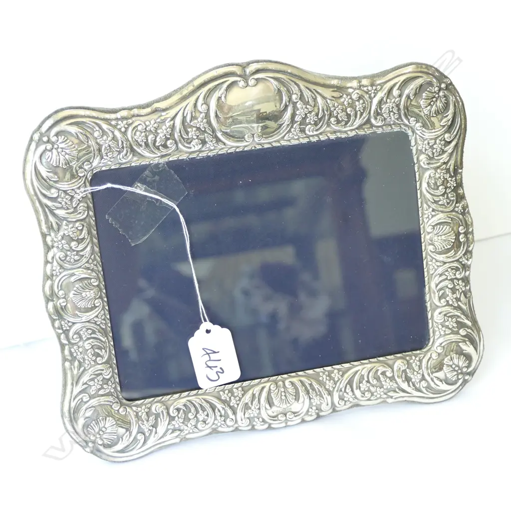 STG SILVER FRAME 205MM H X 245MM W Image 1++