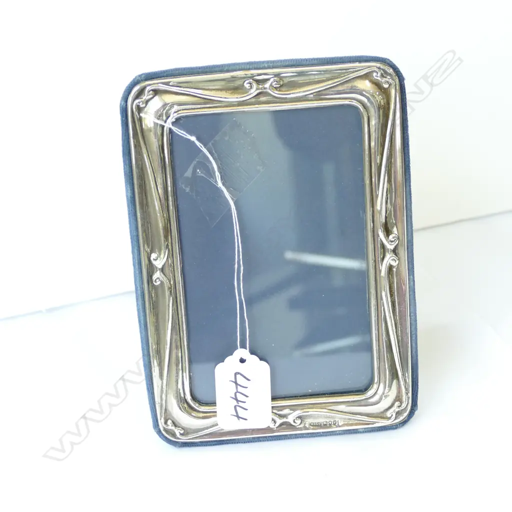 STG SILVER FRAME 165MM H X 120MM W Image 1++