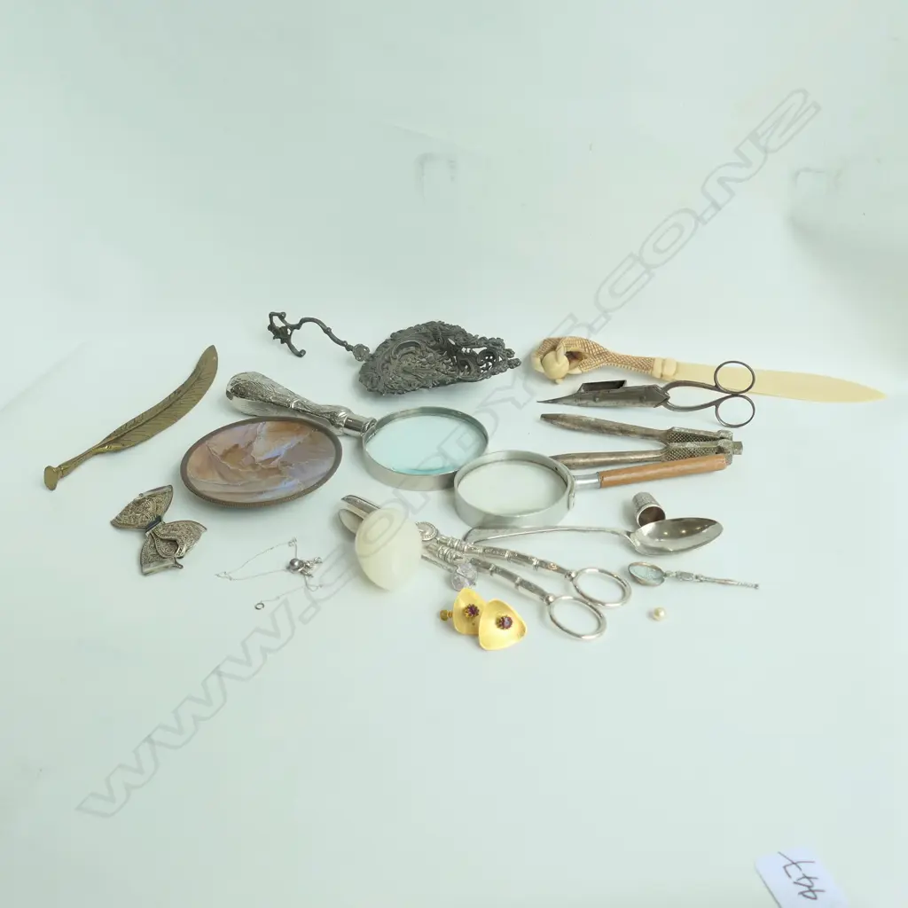 LOT STG SPOON /STRAINER/GRAPE SCISSORS ETC Image 1++