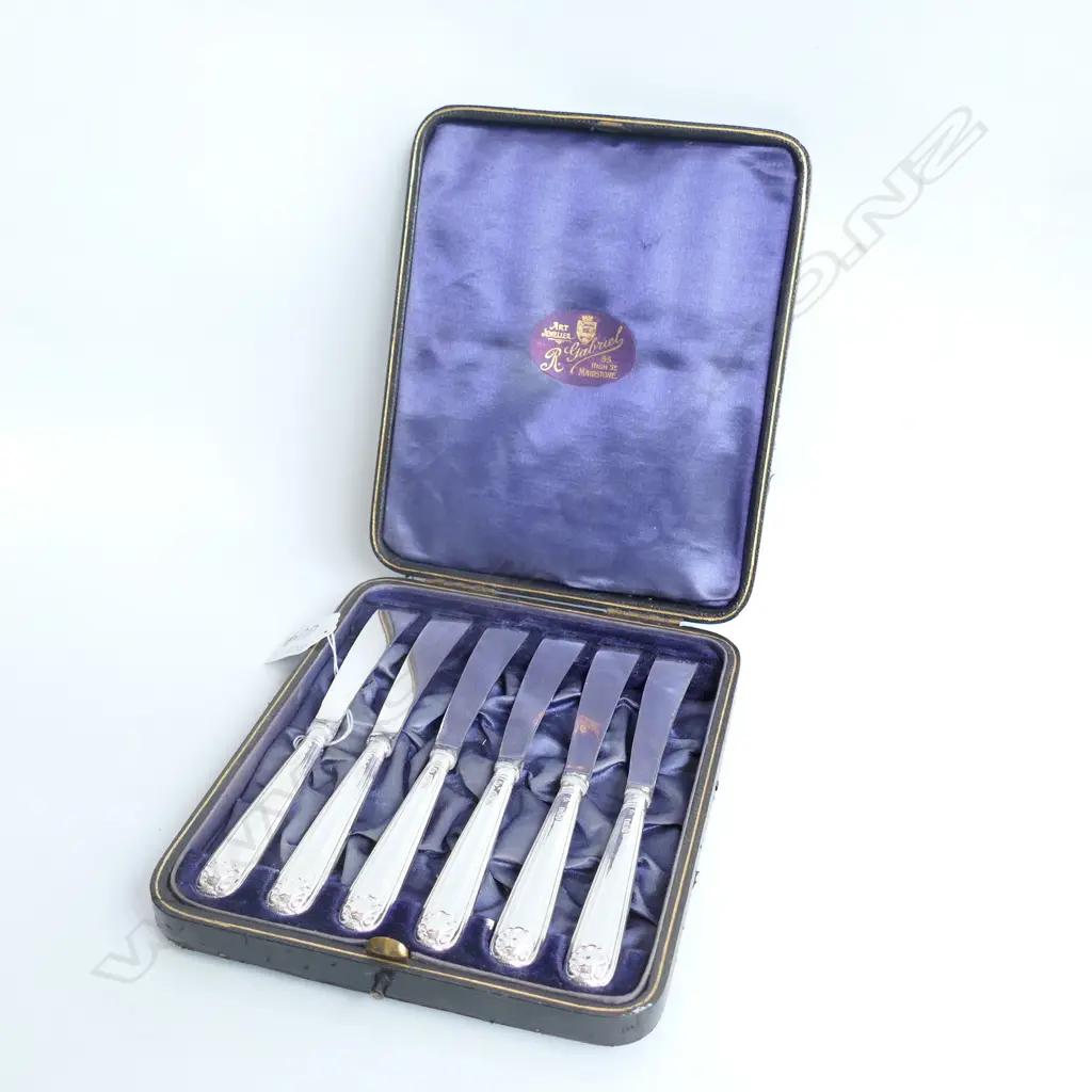 1906 SHEFFIELD SILVER HANDLED PATE KNIVES BOXED Image 1++