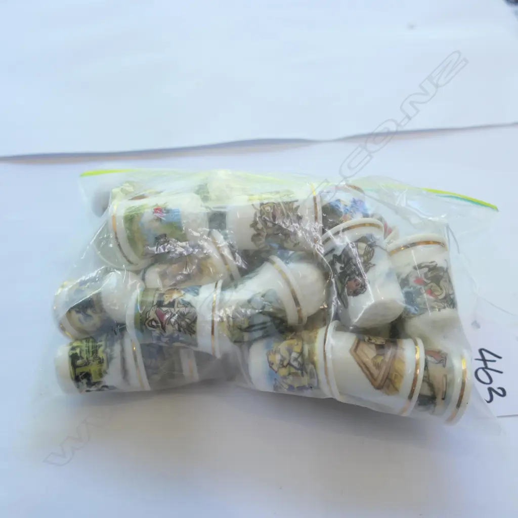 LOT ASST CERAMIC THIMBLES - WIND IN THE WOLLOWS Image 1++