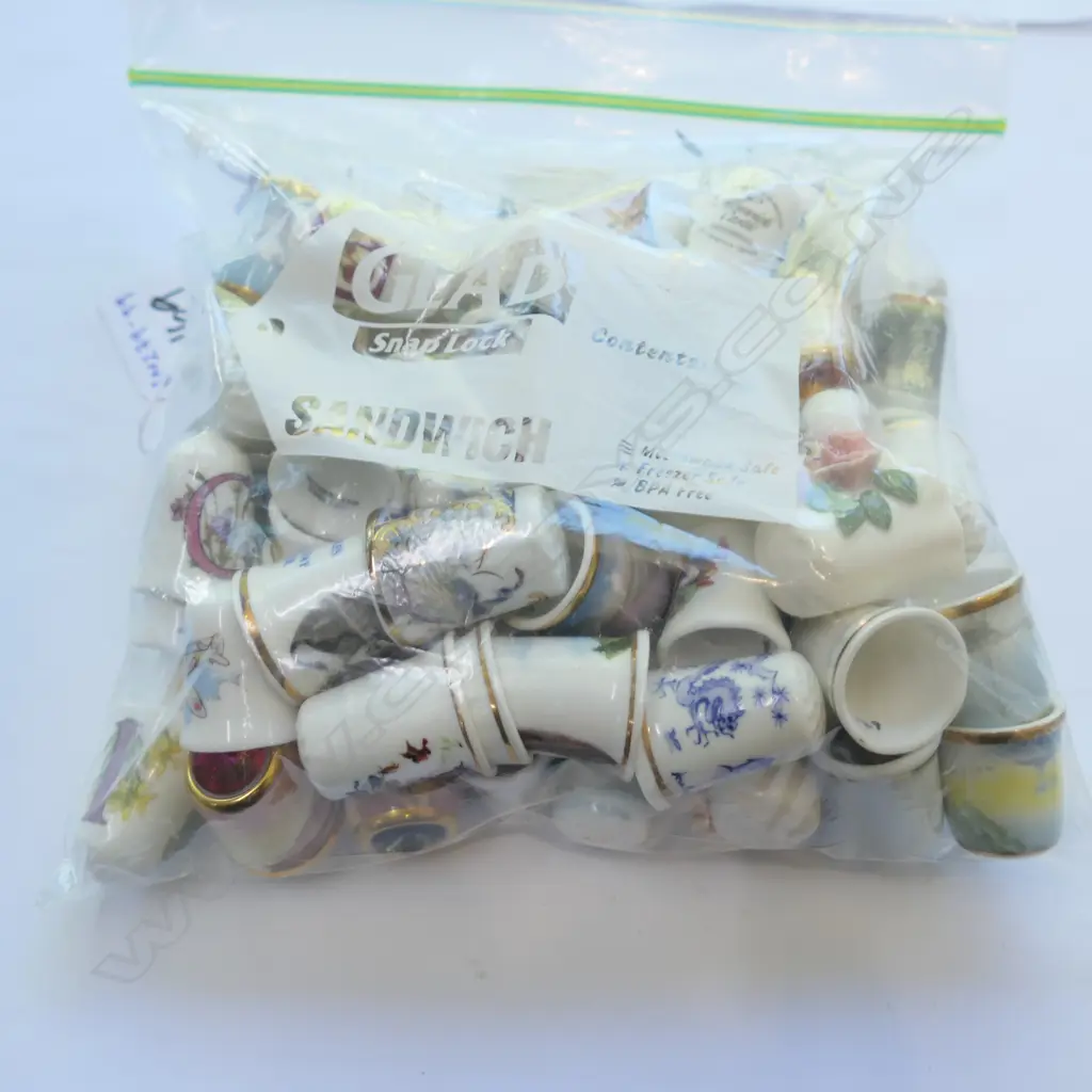 LOT ASST CERAMIC THIMBLES Image 1++