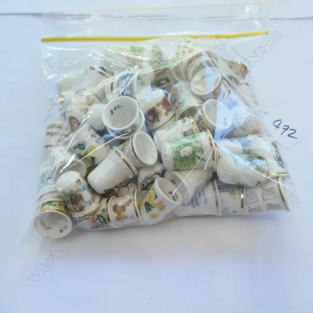 LOT ASST CERAMIC THIMBLES Image 1++