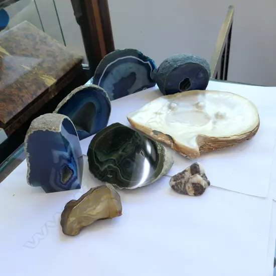 BOX OF GEODES
