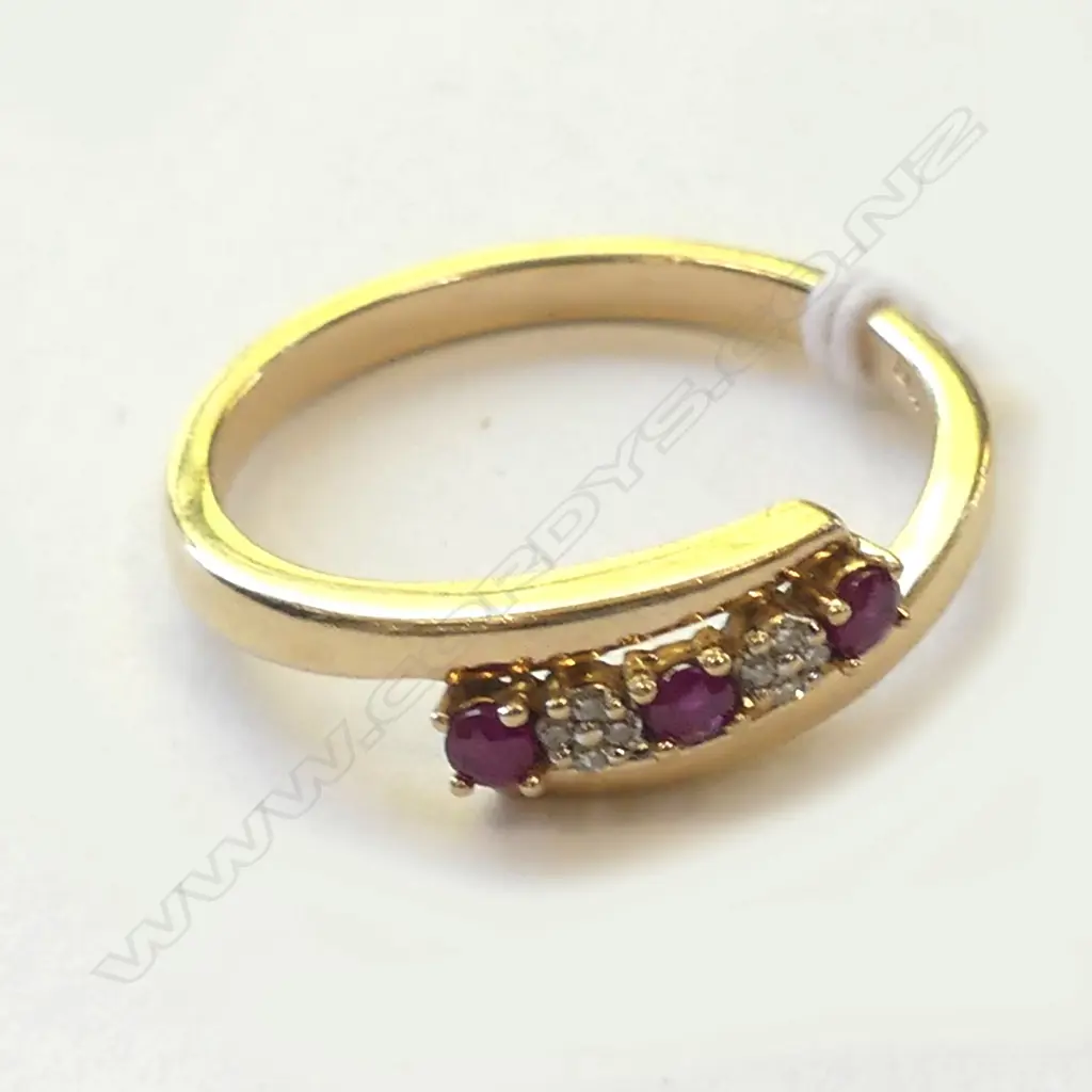 10 CT RUBY/DIAMOND DRESS RING 2.4 GMS Image 1++
