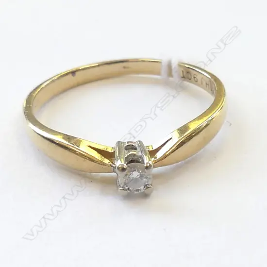 9CT Y/W GOLD SOLITAIRE DIAMOND RING 1.4 GMS