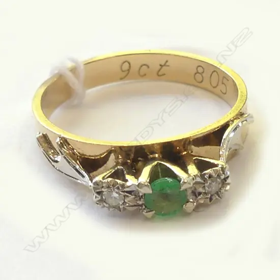 9CT Y/W GOLD EMERALD/DIAMOND RING 2.6 GMS