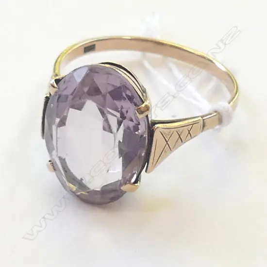 9CT YELLOW GOLD PALE AMETHYST OVAL DRESS RING 3.7 GM