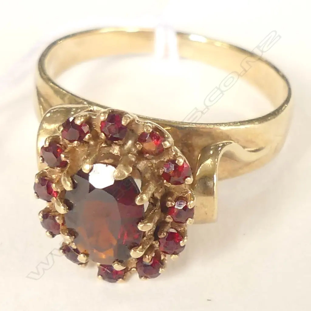 9CT GOLD PYROPE GARNET DRESS RING  3.2 GMS Image 1++