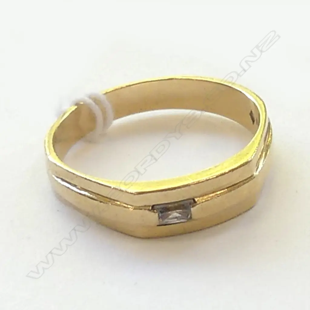 9CT YELLOW CZ GENTS WEDDER  5.1 GM Image 1++