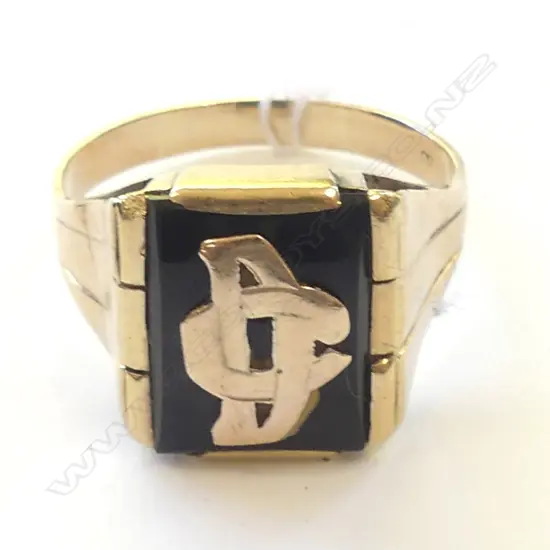 9CT GOLD GENTS ONYX/ INITIAL  DC  DRESS RING 7.1GM