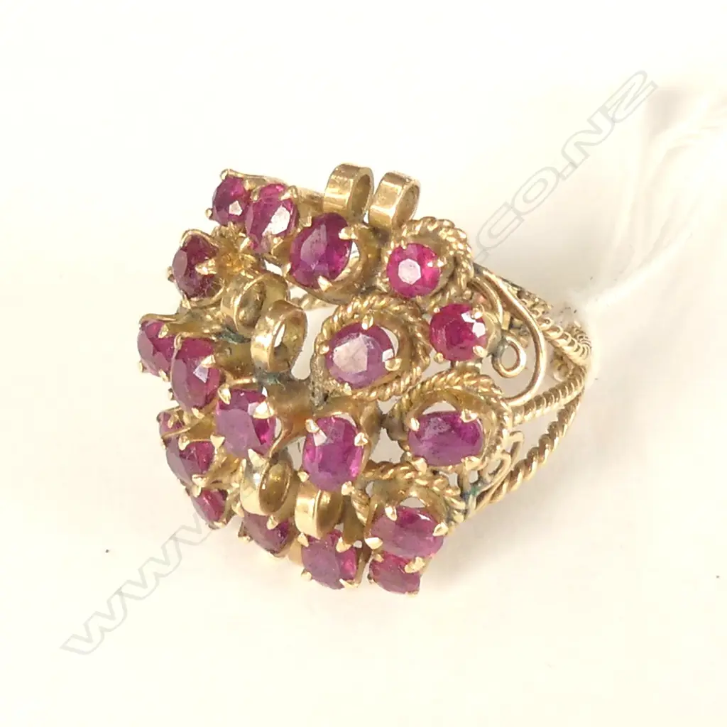 14CT GOLD AND RUBY RING Image 1++