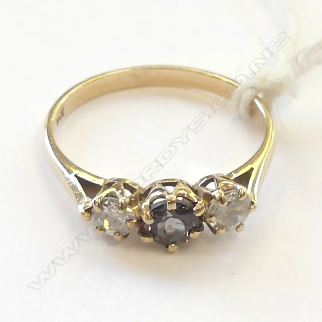 9CT GOLD DIAMOND AMETHYST RING Image 1++
