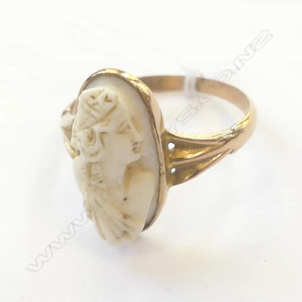 9CT GOLD CAMEO RING Image 1++