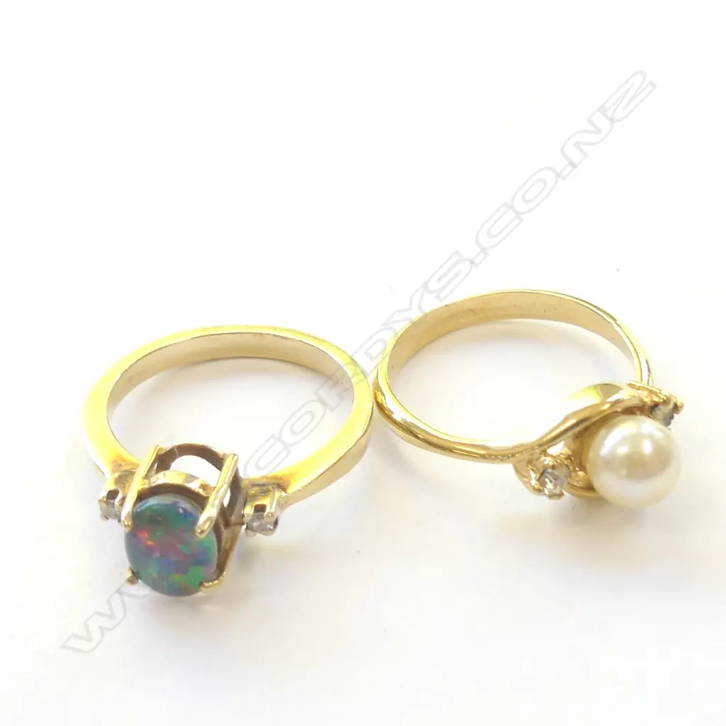 GOLD OPAL DOUBLET & DIAMOND RING PLUS A PEARL RING Image 1++