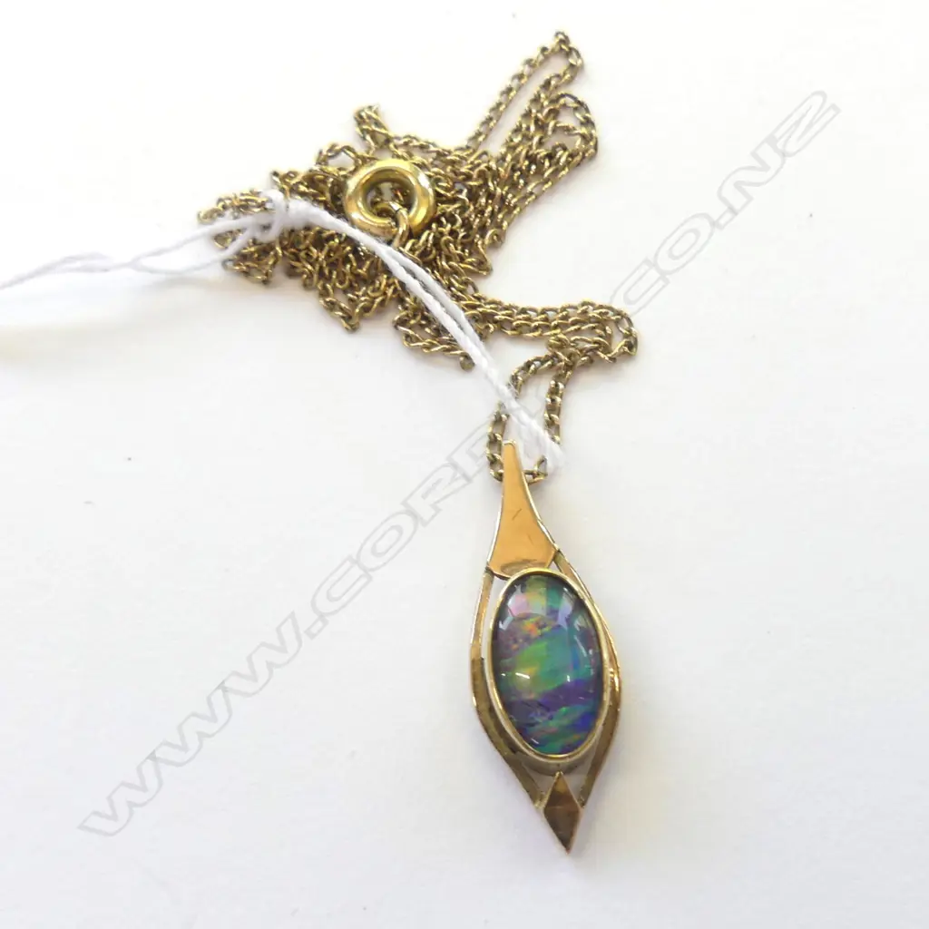 9CT GOLD TRIPLEX OPAL PENDANT ON R.G. CHAIN ?,  2GM Image 1++